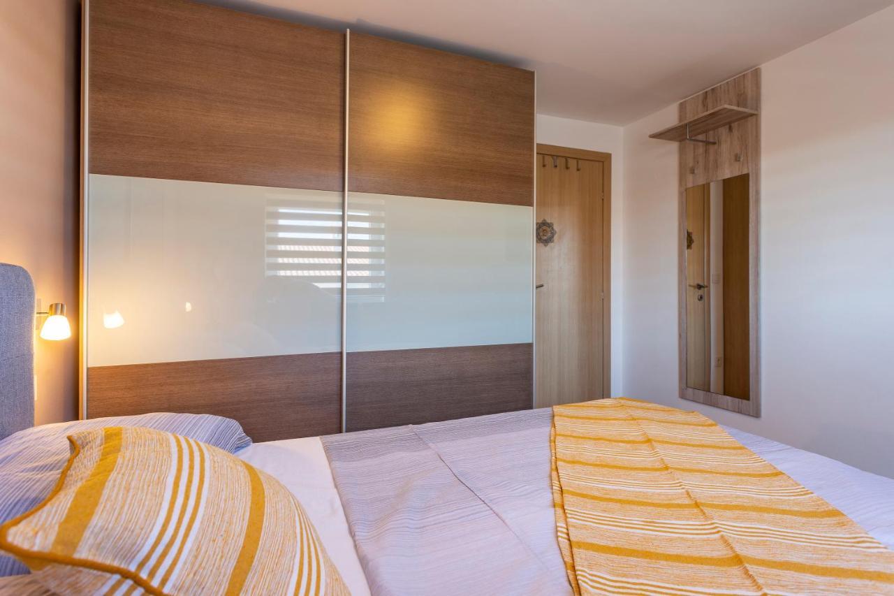 Apartman Ember Pula Exterior foto
